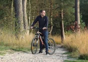 Waarom een elektrische mountainbike meenemen op vakantie een slimme zet is